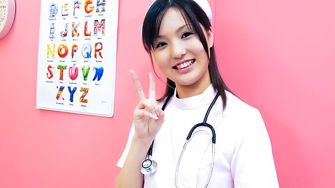 中村りお、ナース姿でエロ治療法。興奮した患者さんのあれを。。