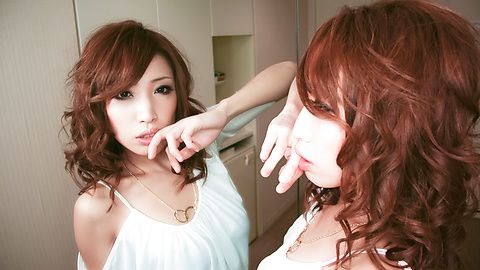 สวยงาม Babe Aya ให้ blowjob handjob และเหลวไหล